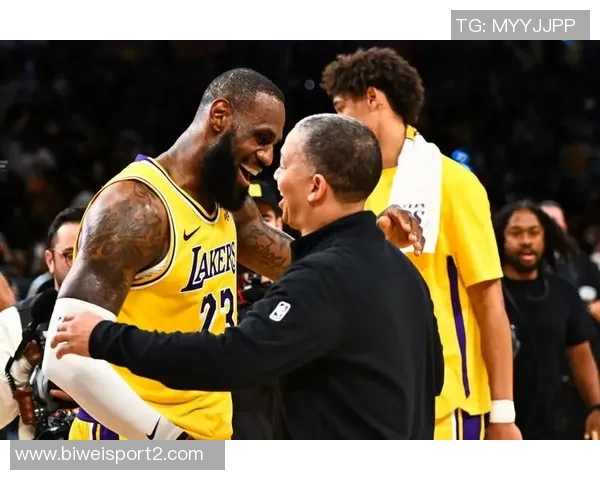 詹姆斯与斯波共同探讨现代篮球的节奏与空间的重要性