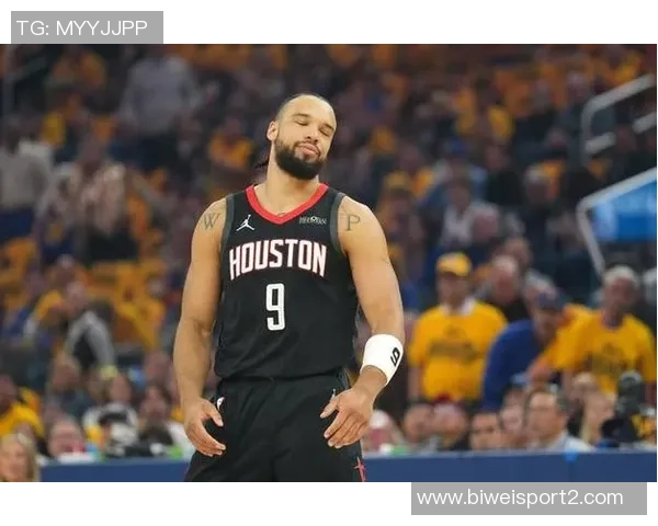 狄龙三分球表现出色半场15分3篮板助力球队争胜